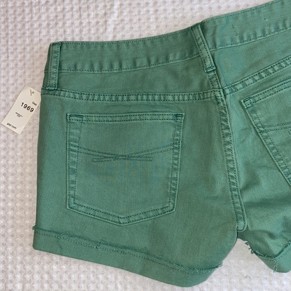 NEW! GAP 1969 Cut Off Cuffed Jean Shorts Size 28/6 Monaco Green - Picture 7 of 13